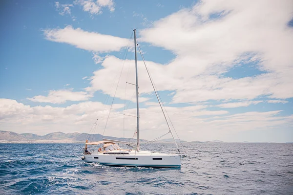 Sun Odyssey 490 de Eversails en Atenas