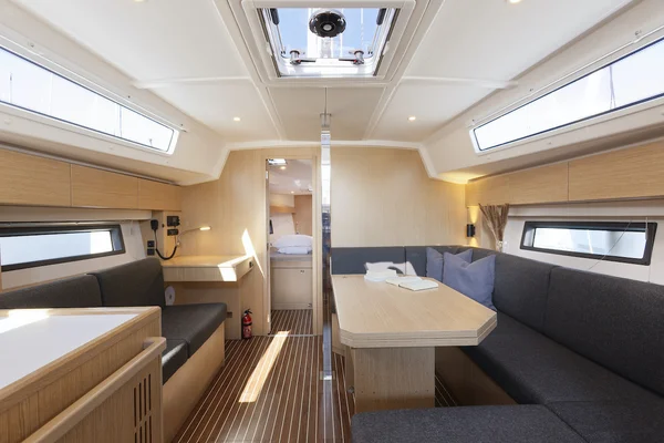 Bavaria 42 Cruiser par Yacht4You à Kaštel Gomilica