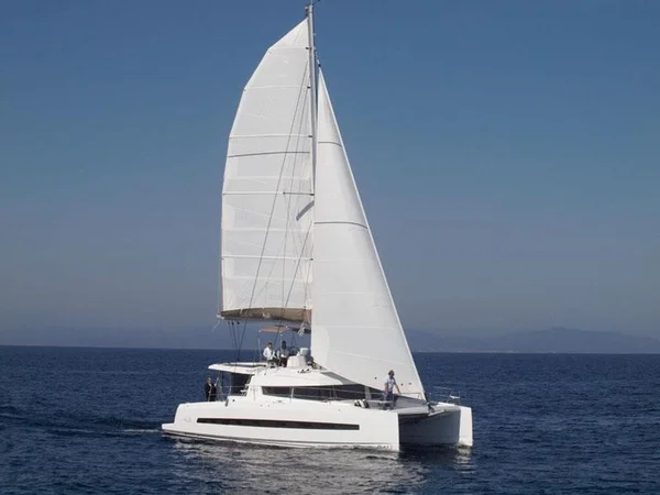 Bali 4.3 av Dream Yacht Charter i Raiatea