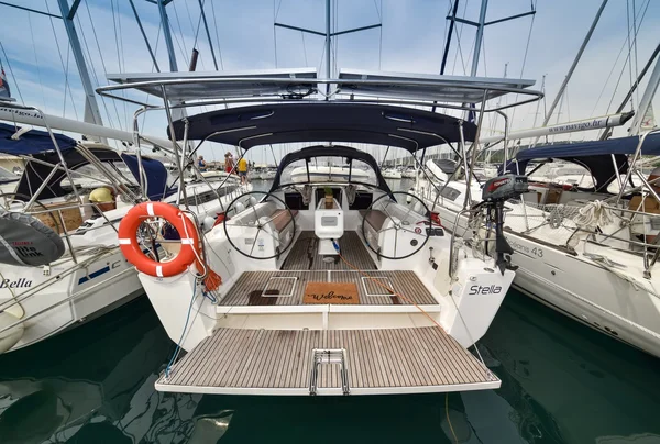 Dufour 410 Grand Large par Navigo Yacht Charter à Sukošan