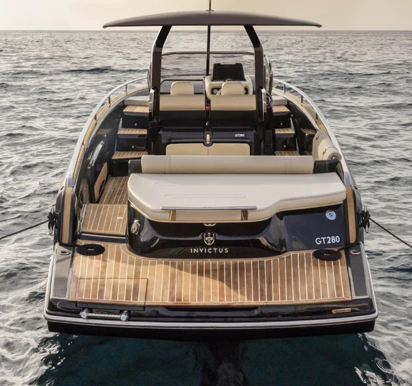 Invictus GT280 della Yachting in Sardinia a Punta Nuraghe