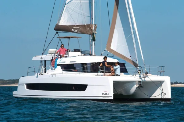 Bali Catspace van Caraibes Catamarans Grenadines in Saint Vincent