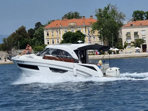 Antares 9 OB von Bruneko Yacht Charter in Zadar