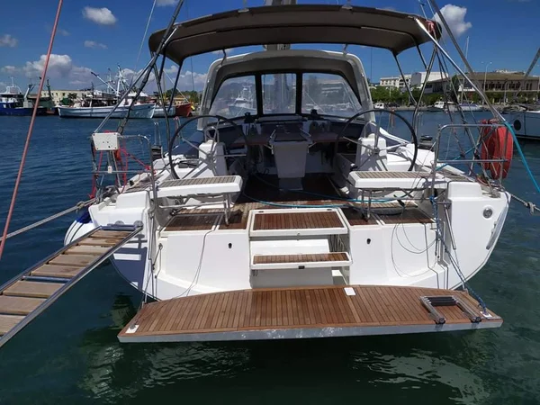 Oceanis 411 van Aiolos Sailing Volos in Volos