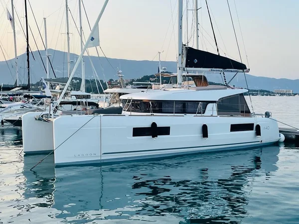 Lagoon 40 af Discovery Yachting i Volos