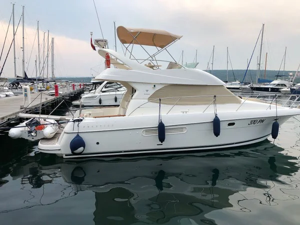 Prestige 36 yritykseltä Perfect-Charter Punatissa