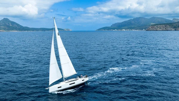 Sun Odyssey 455 par Horizon Yacht Charters à Nanny Cay