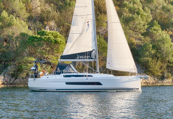 Dufour 37 from Istion Yachting in Skradin