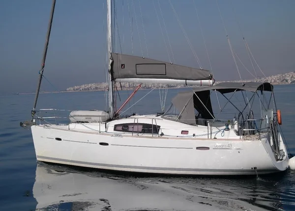 Oceanis 43 af MG Yachts i Athen