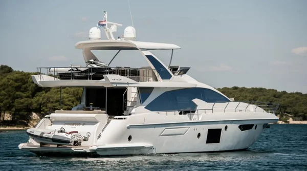 Azimut 72 Fly von Ava & Aleksander Yachting in Seget Donji