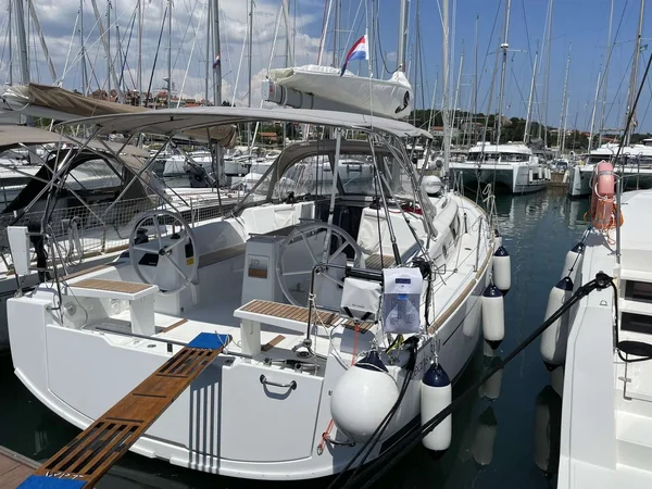 Oceanis 381 yritykseltä Way Point Rovinj Pulassa