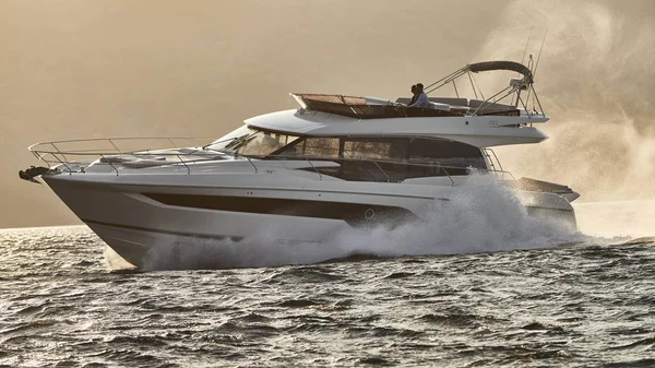 Prestige 590 Fly von Heads Yachting in Sukošan