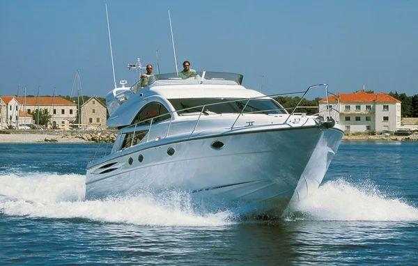 Fairline Phantom 50 par NCP-Charter à Šibenik