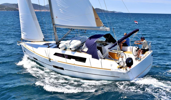Dufour 382 Grand Large de Asta Yachting en Sukošan