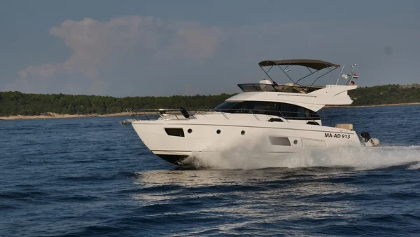 Bavaria Virtess 420 par Prime Yachting à Podstrana