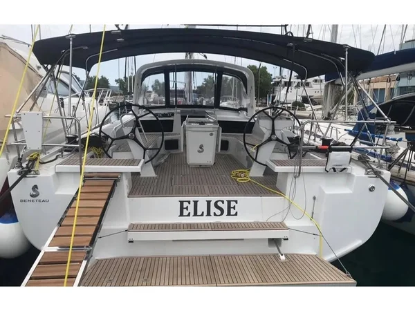 Océanis 51.1 par ARCHON Yachting à Paros