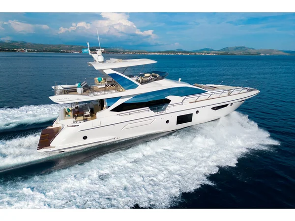 Azimut 72 av Splendid Yachting i Šibenik
