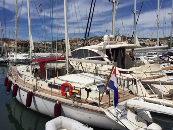Amel Supermaramu de Salivoli Vela en Piombino