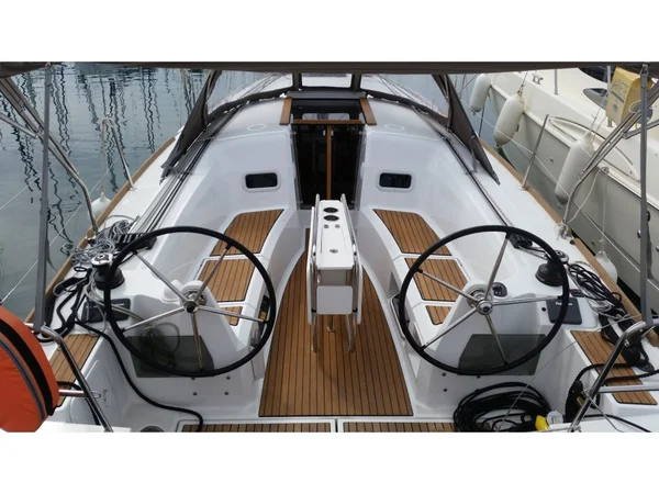 Sun Odyssey 34 par Kroki Nautika à Sukošan