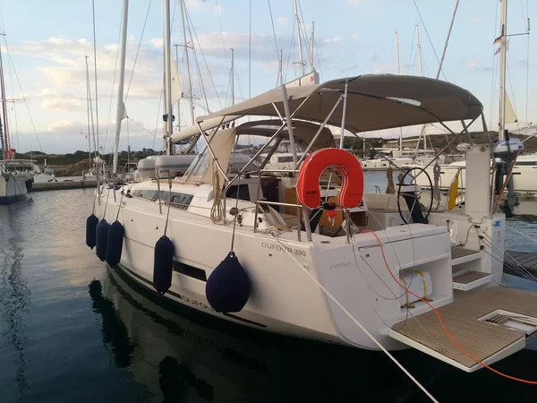 Dufour 390 de Ionion Sails en Nea Peramos