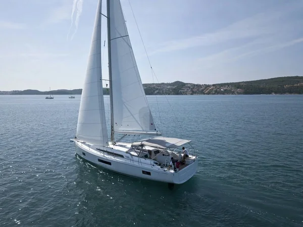 Océanis 51.1 della Vernicos Crewed ad Atene