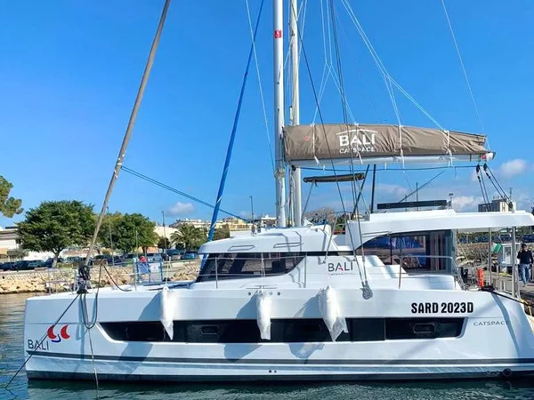 Bali Catspace af Cagliari Sailing Charter i Cagliari