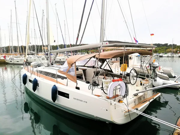 Sun Odyssey 410 av Trend Travel Yachting i Pula