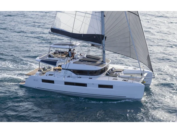 Lagoon 51 av Spartivento Yacht Charter i Olbia