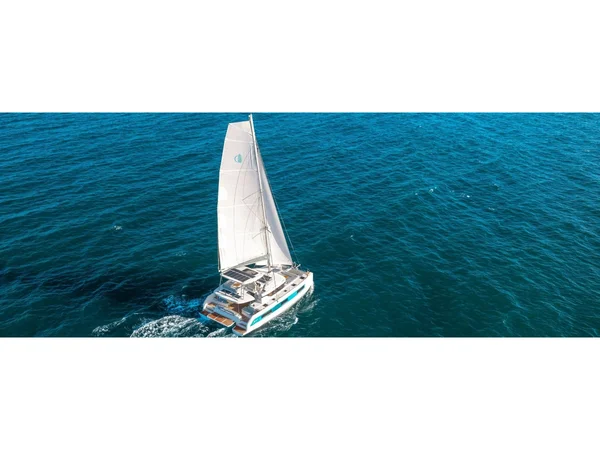 Lagoon 47 par Vernicos Crewed à Athènes