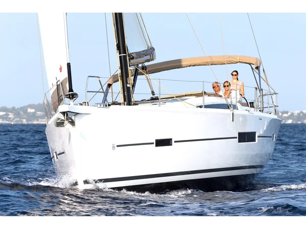 Dufour 520 Grand Large van Thrace Yachting in Athene