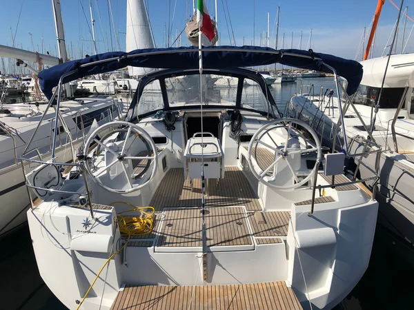 Sun Odyssey 519 from Marina Yacht Charter in Puntone di Scarlino