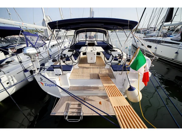 Océanis 51.1 van Spartivento Yacht Charter in Olbia