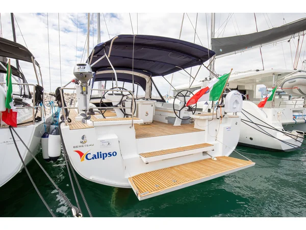 Océanis 51.1 van Spartivento Yacht Charter in Salerno