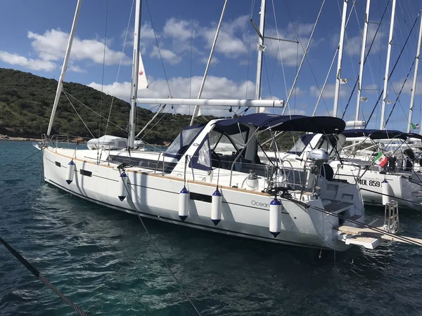 Oceanis 45 della NSS Charter a Furnari