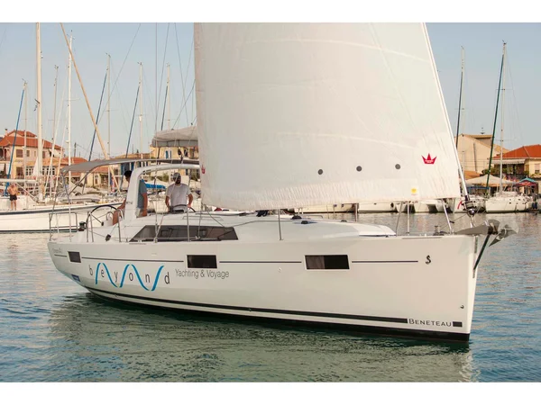 Oceanis 411 von Beyond Yachting in Lefkada