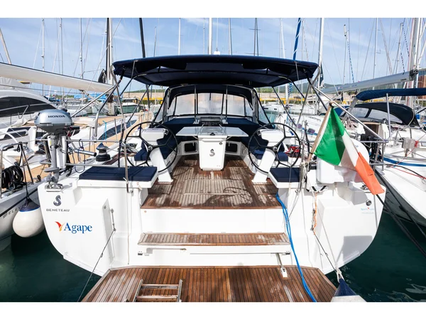 Océanis 51.1 from Spartivento Yacht Charter in Castiglioncello