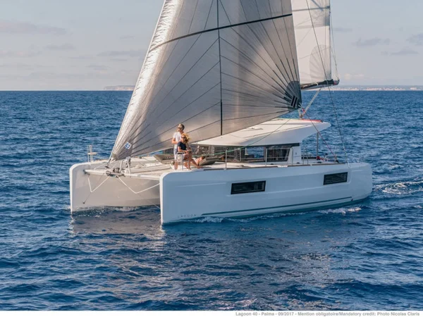 Lagoon 40 av Vela Charter i Castellammare di Stabia