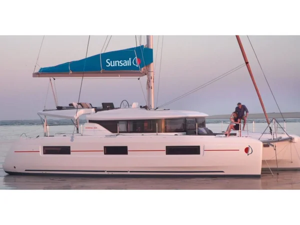 Lagoon 46 van Sunsail in Marina
