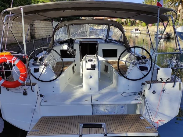 Sun Odyssey 410 af Turistica Il Gabbiano i Furnari