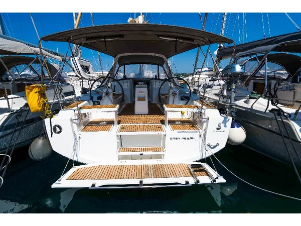 Oceanis 38 av Batana Navtik i Izola