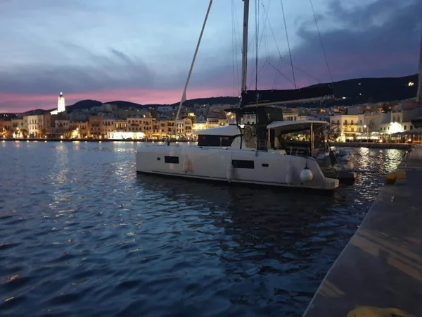 Lagoon 42 della White Blue Seas a Lavrion