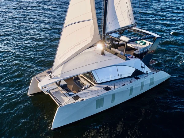 Wave 50 af Wave Catamarans i Portisco