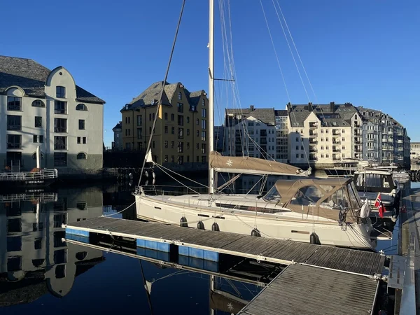 Sun Odyssey 439 della Hinvest Haram a Mauseidvåg