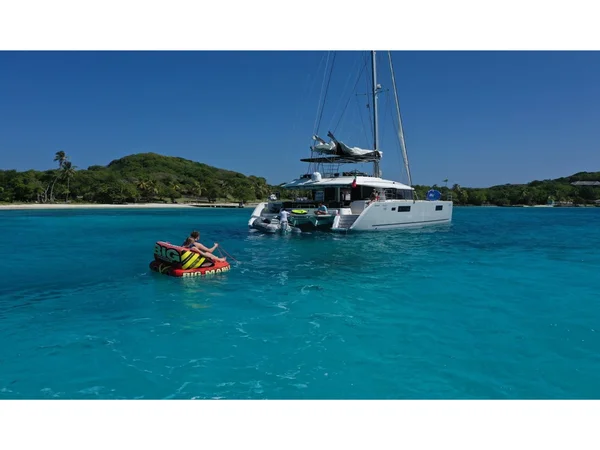 Lagoon 560 yritykseltä Adara Yachts Portiscossa