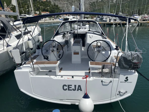 Oceanis 381 da Adriatic Yacht Charter em Dubrovnik