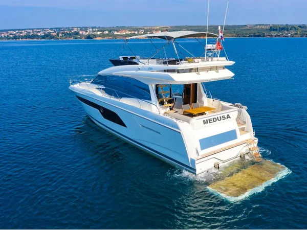 Prestige 520 Fly från Euromarine charter i Split