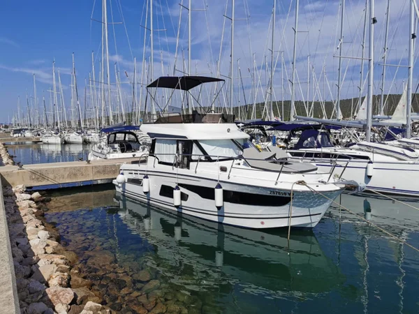Merry Fisher 1095 Fly van Adventure Charter in Drage