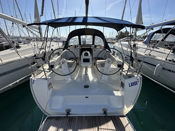Bavaria 37 Cruiser van Adventure Charter in Sukošan