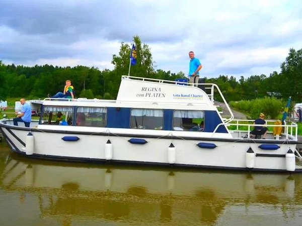 Regina von Platen av Gota Kanal Charter i Motala