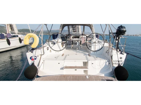 Oceanis 411 from GR Sailing in Nea Peramos